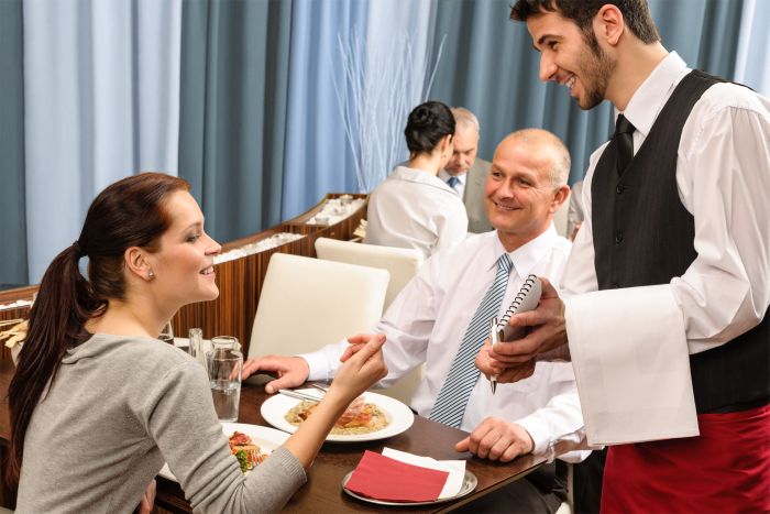 Urlaub im englischsprachigen Ausland: Kleiner Knigge und Spezialitäten-Tipps für den Restaurantbesuch von Hudde Sprachen
