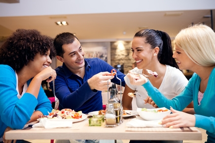 Online-Bewertungen von Restaurants: Distanz schafft mehr Sterne - Späte Restaurantkritik aus der Ferne verbessert Kundenwahrnehmung